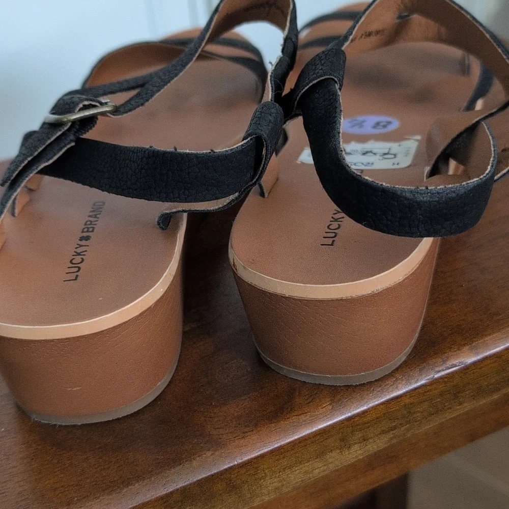 Lucky Brand Black Strappy Sandals with Tan Footbed Size 8.5 - Picture 6 of 8